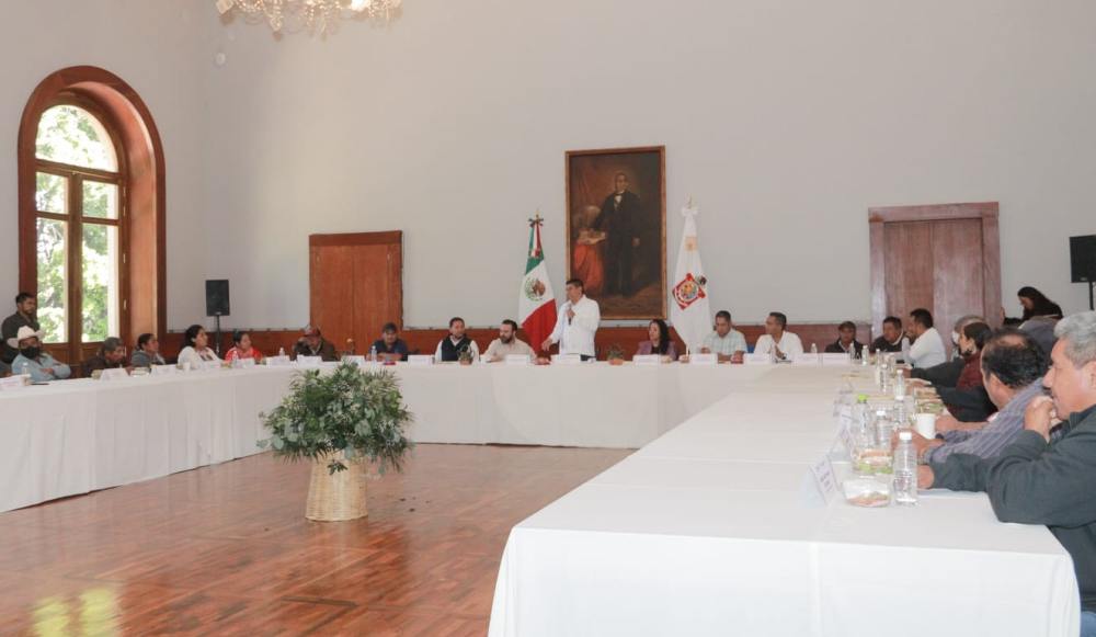 Entrega San Vicente Coatlán a Salomón Jara su Carta de Intensión para la Paz y Reconciliación